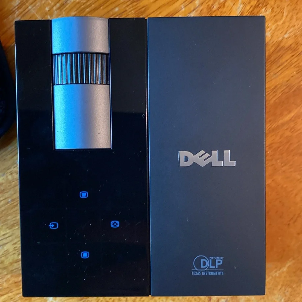 Dell M109S DLP Portable Projector Easy On The Go - used once